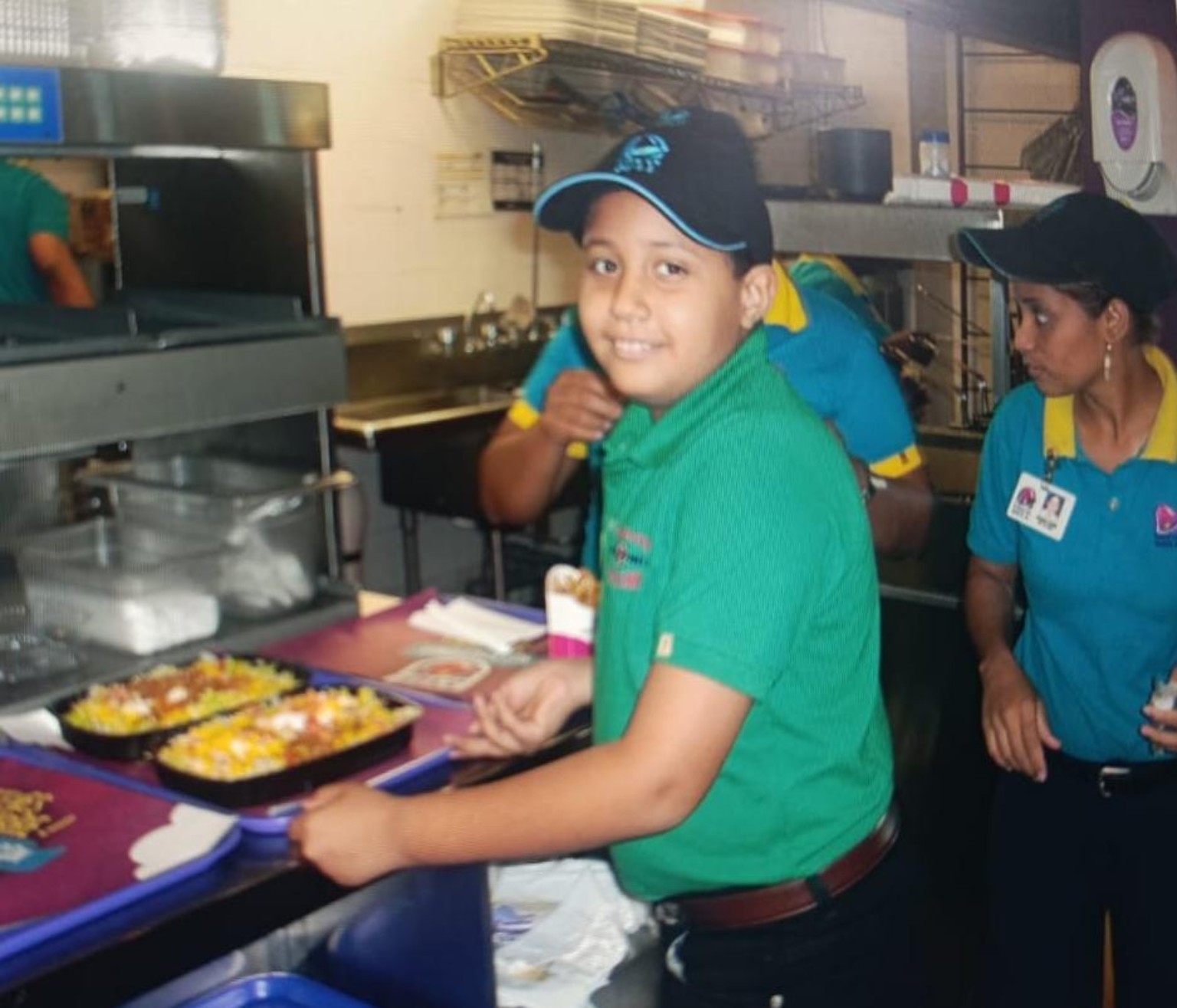 Eddy Jesús trabajando en la cocina