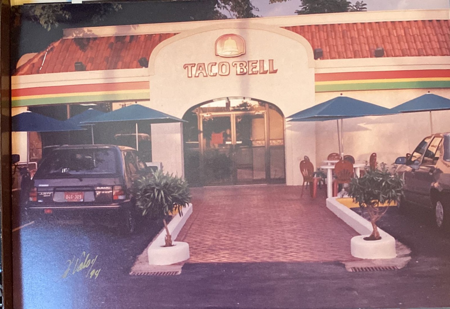 Fachada histórica del primer Taco Bell en República Dominicana